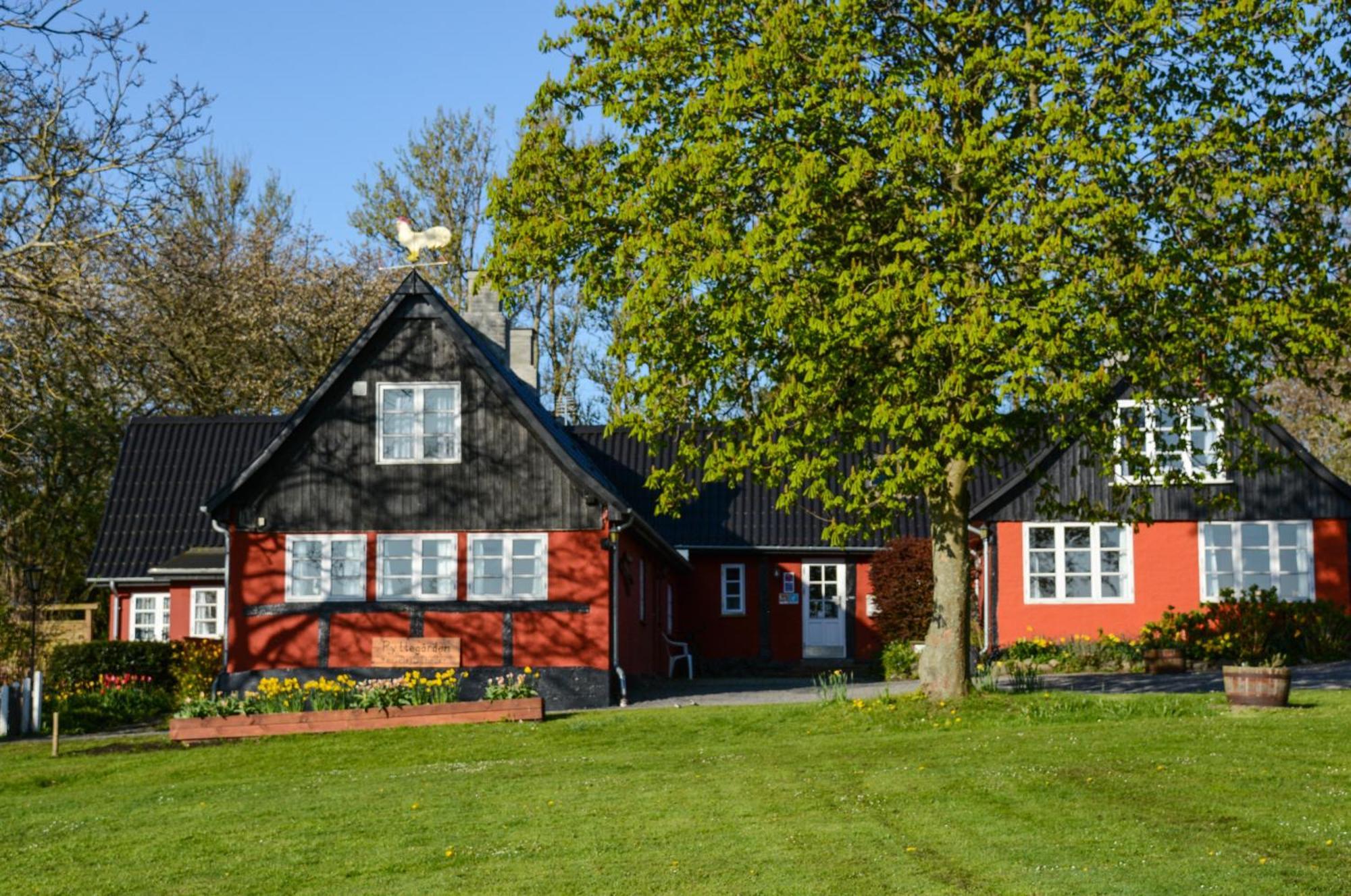 Pyttegarden Apartments Gudhjem Exterior photo