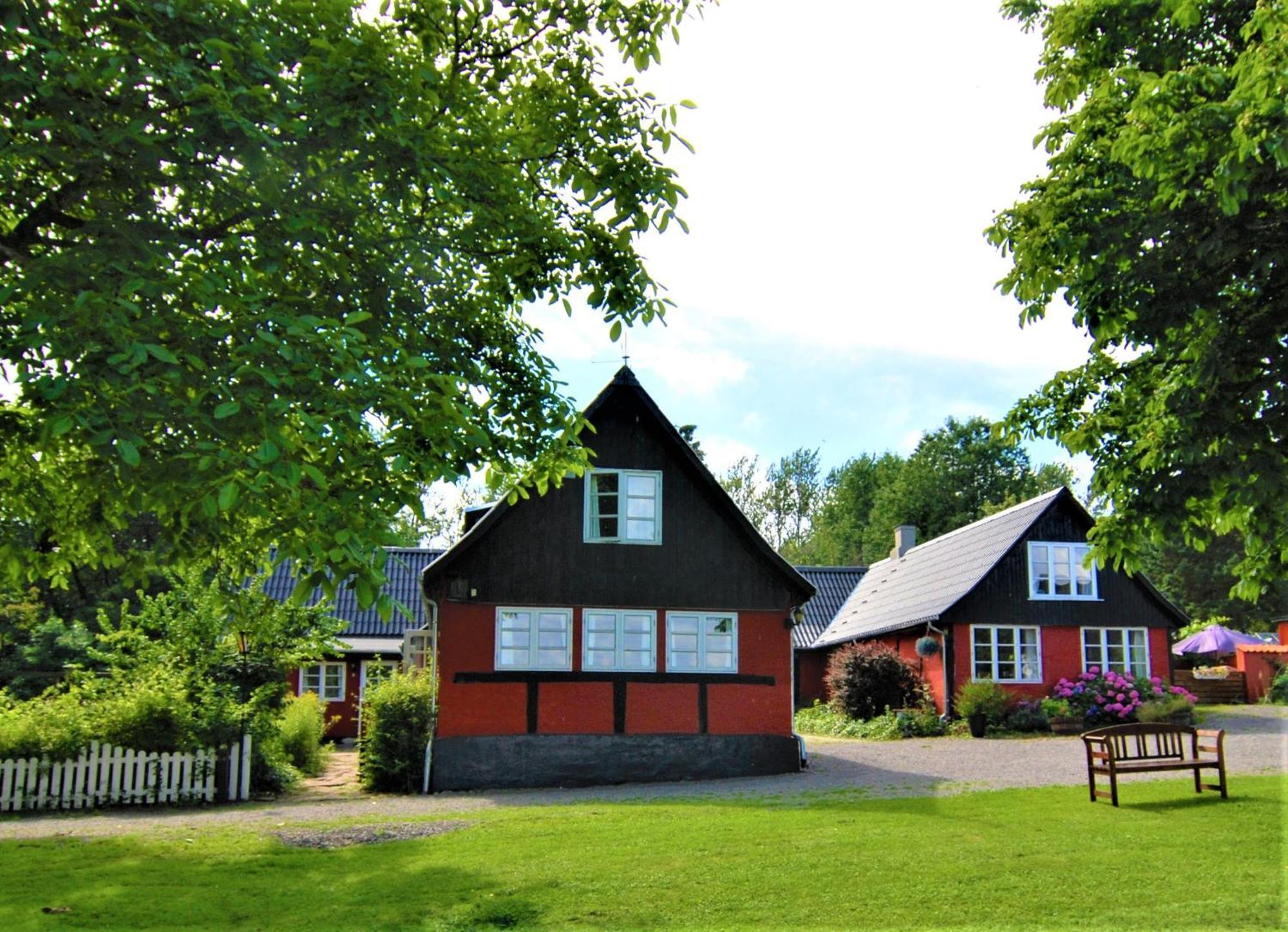 Pyttegarden Apartments Gudhjem Exterior photo